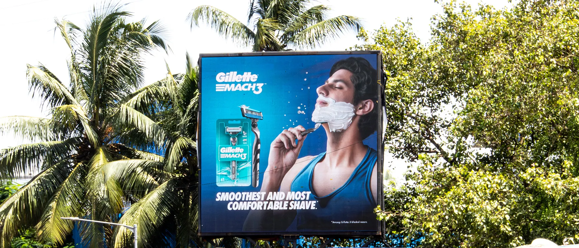 Gillete-mach-3-hoarding-petrol-pump